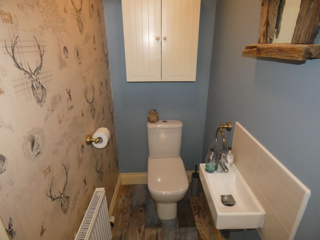 Ground FLoor W/C- click for photo gallery